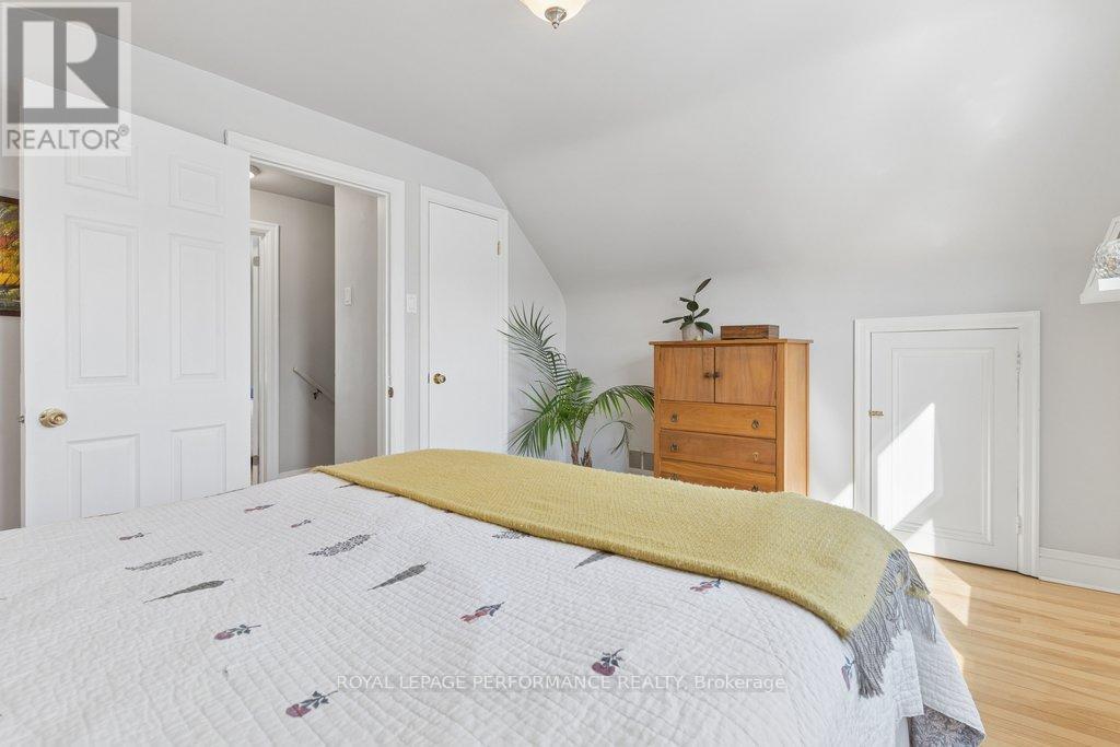 309 Glynn Avenue, Ottawa, ON - Indoor Photo Showing Bedroom