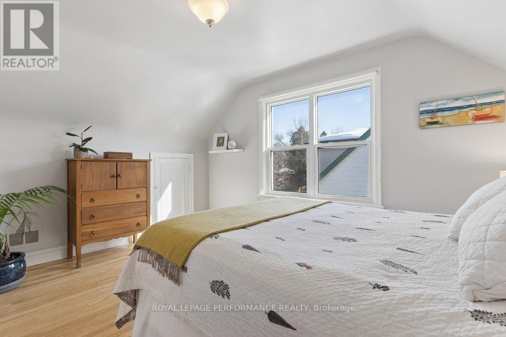 309 Glynn Avenue, Ottawa, ON - Indoor Photo Showing Bedroom