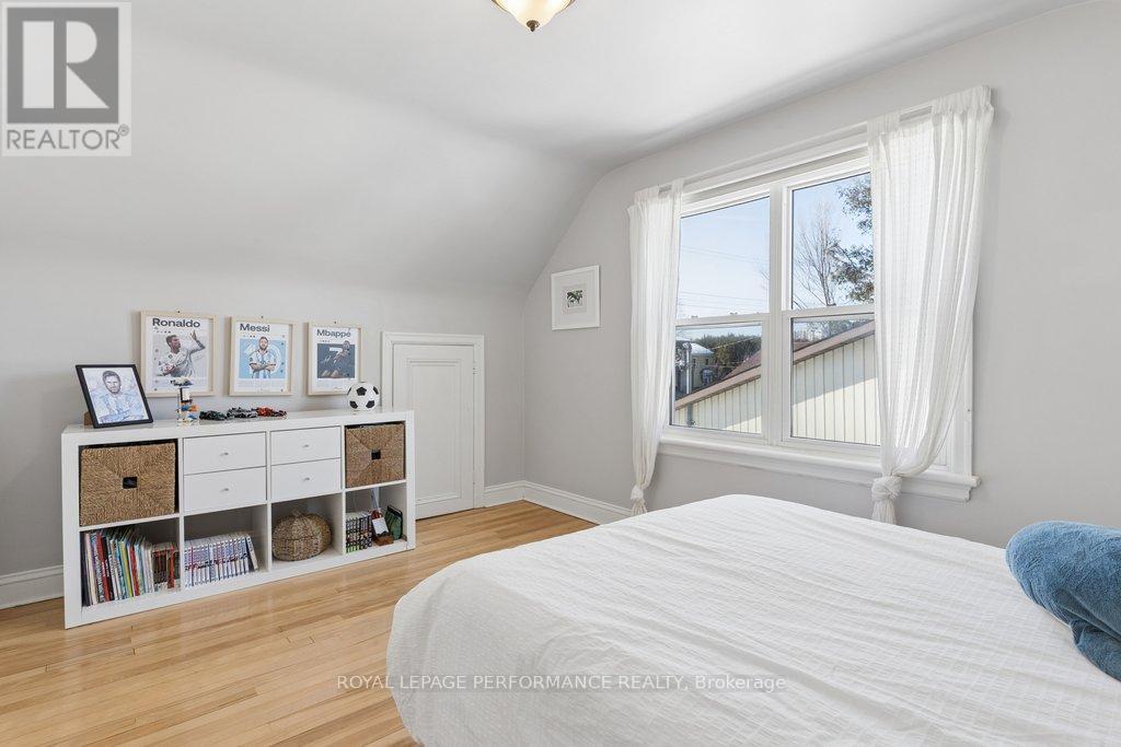 309 Glynn Avenue, Ottawa, ON - Indoor Photo Showing Bedroom