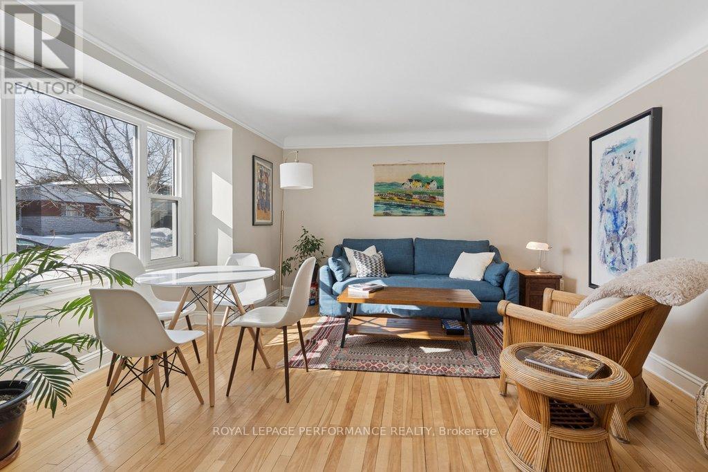 309 Glynn Avenue, Ottawa, ON - Indoor Photo Showing Living Room