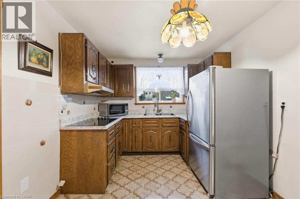 314 Hawkridge Avenue, Hamilton, ON - Indoor Photo Showing Kitchen With Double Sink