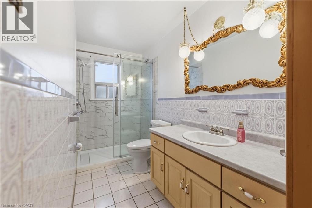314 Hawkridge Avenue, Hamilton, ON - Indoor Photo Showing Bathroom
