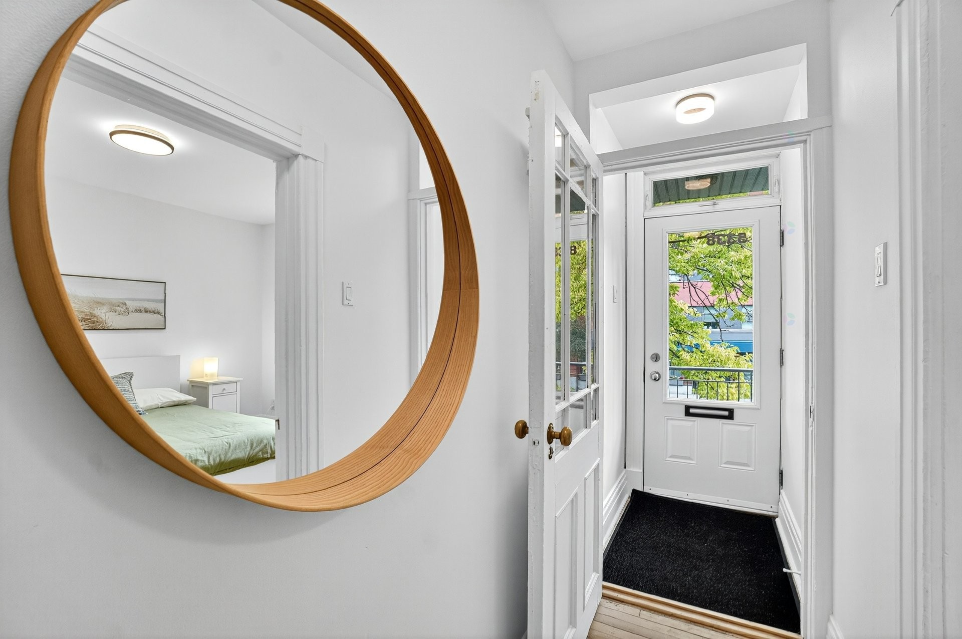 Hall d'entrée/Vestibule - 5338 Rue St-Denis, Montréal (Le Plateau-Mont-Royal), QC - Indoor Photo Showing Other Room