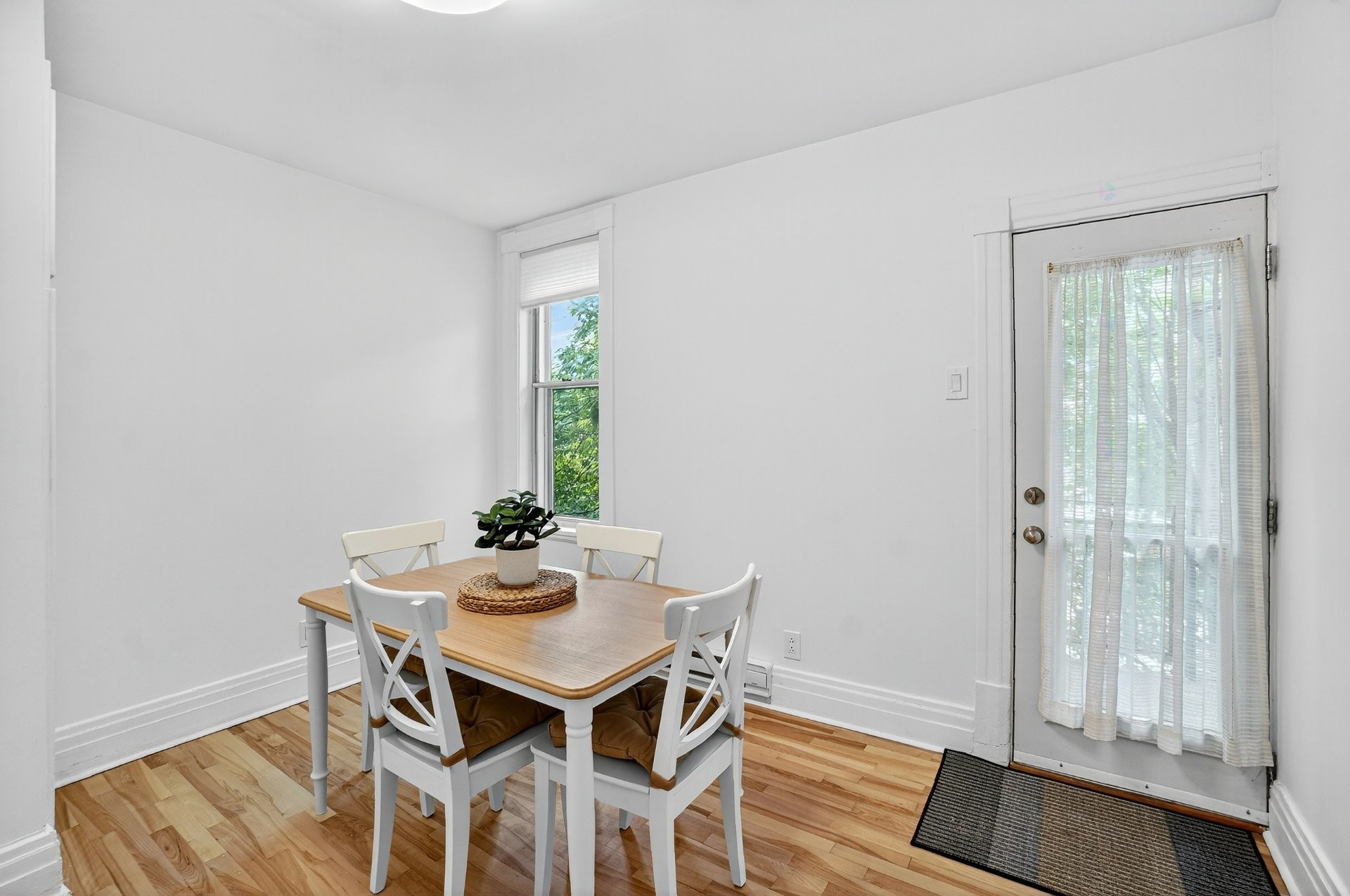 Salle à manger - 5338 Rue St-Denis, Montréal (Le Plateau-Mont-Royal), QC - Indoor Photo Showing Dining Room