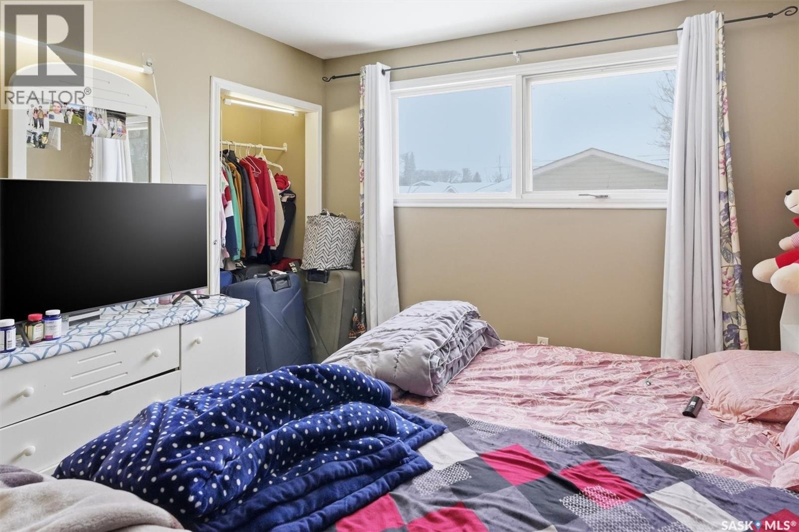 337 Y Avenue S, Saskatoon, SK - Indoor Photo Showing Bedroom