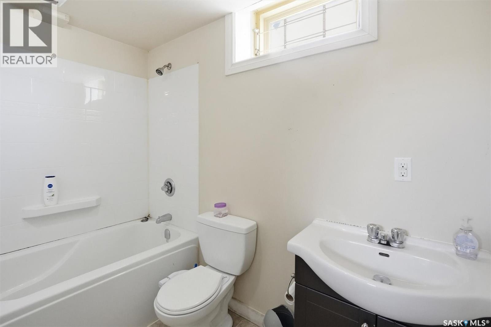 337 Y Avenue S, Saskatoon, SK - Indoor Photo Showing Bathroom