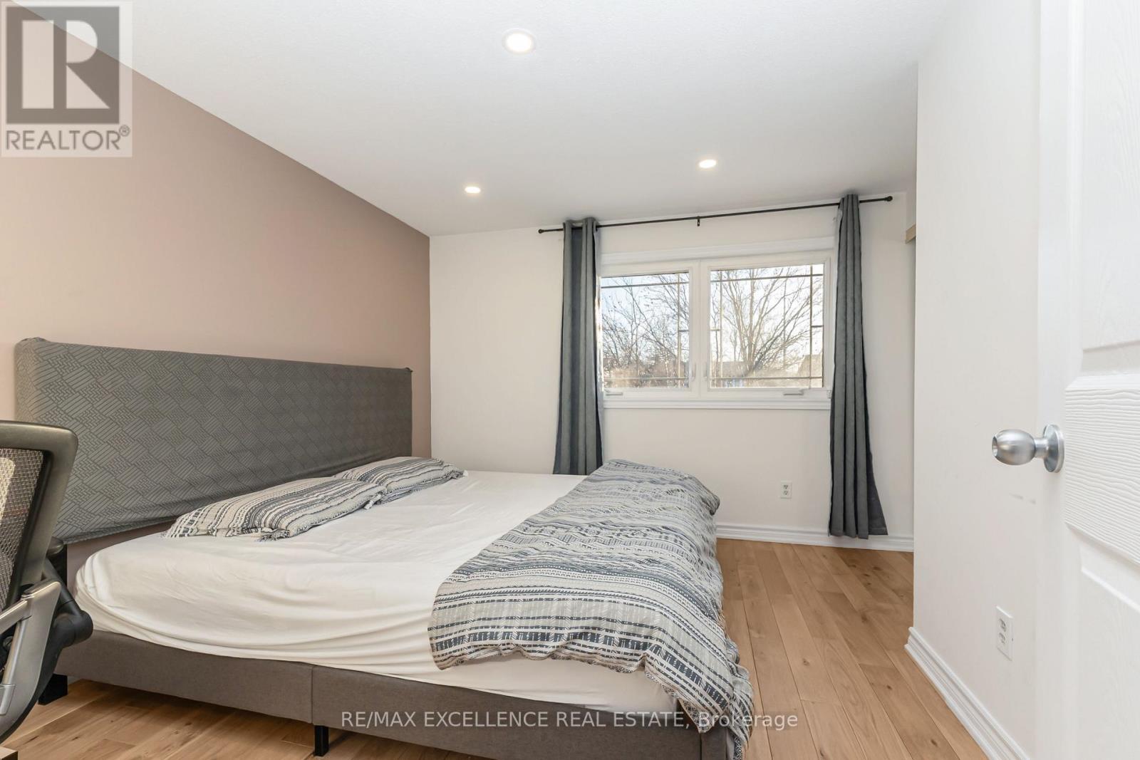 2962 Saint Malo Circle, Mississauga, ON - Indoor Photo Showing Bedroom