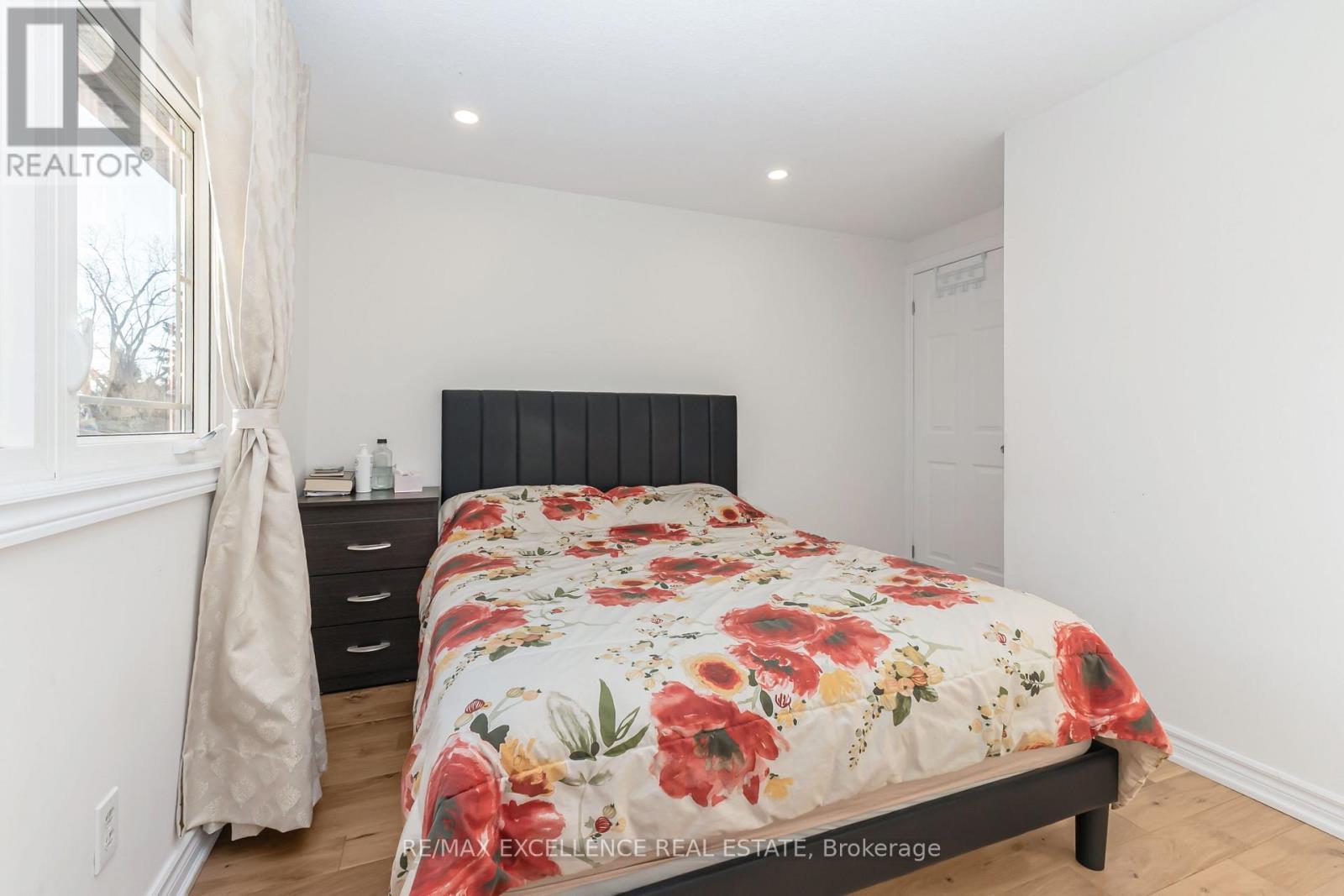 2962 Saint Malo Circle, Mississauga, ON - Indoor Photo Showing Bedroom