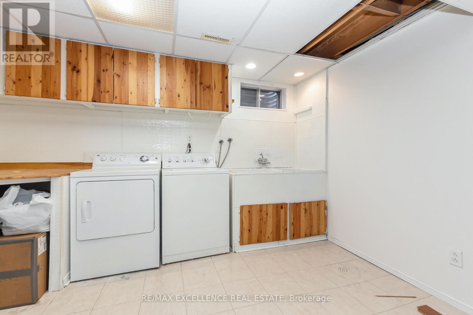 2962 Saint Malo Circle, Mississauga, ON - Indoor Photo Showing Laundry Room