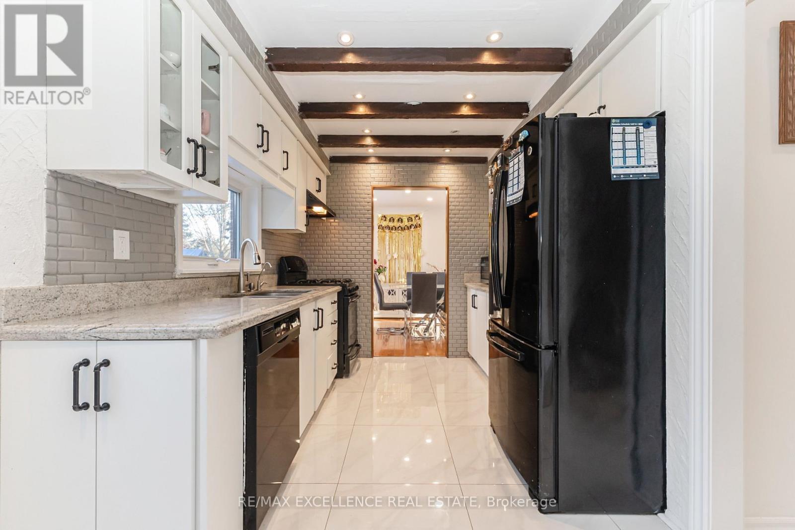 2962 Saint Malo Circle, Mississauga, ON - Indoor Photo Showing Kitchen