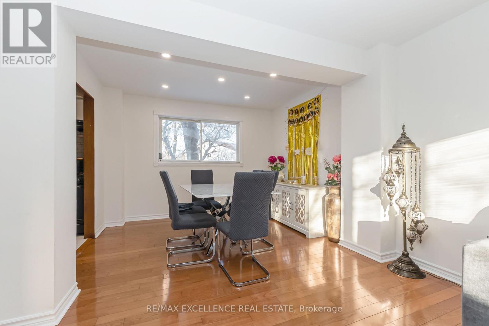 2962 Saint Malo Circle, Mississauga, ON - Indoor Photo Showing Dining Room
