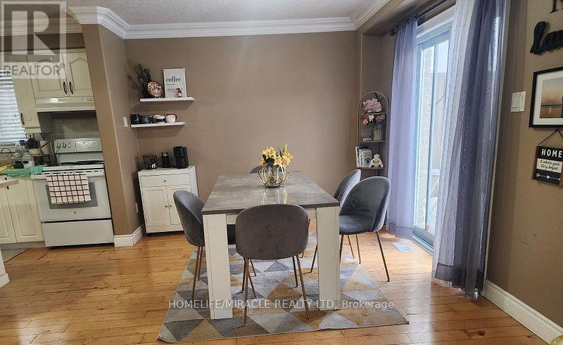 388 Thomas Slee Drive, Kitchener, ON - Indoor Photo Showing Dining Room