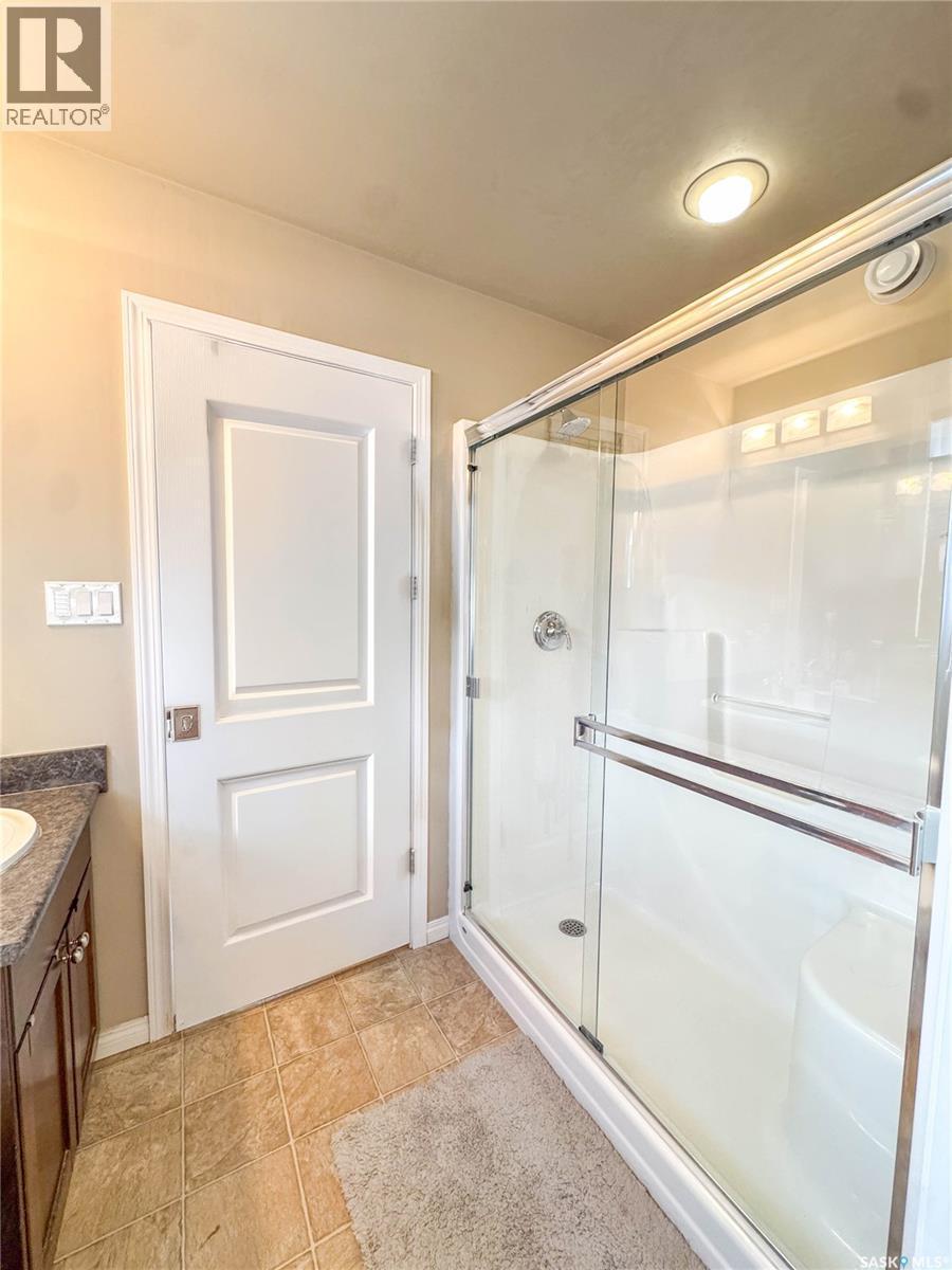 16 Guy Drive, Prince Albert, SK - Indoor Photo Showing Bathroom
