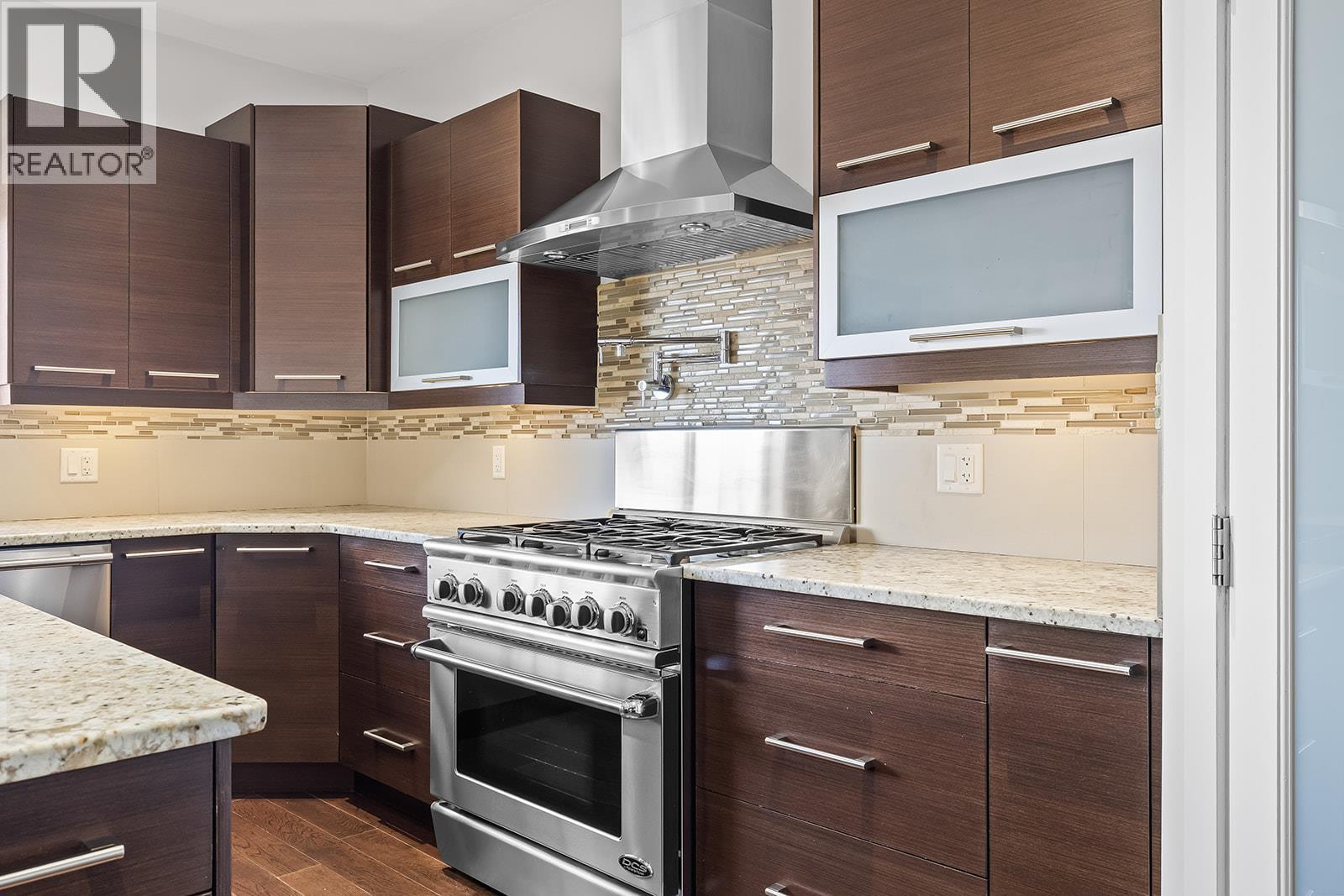 772 Kuipers Crescent, Kelowna, BC - Indoor Photo Showing Kitchen With Upgraded Kitchen