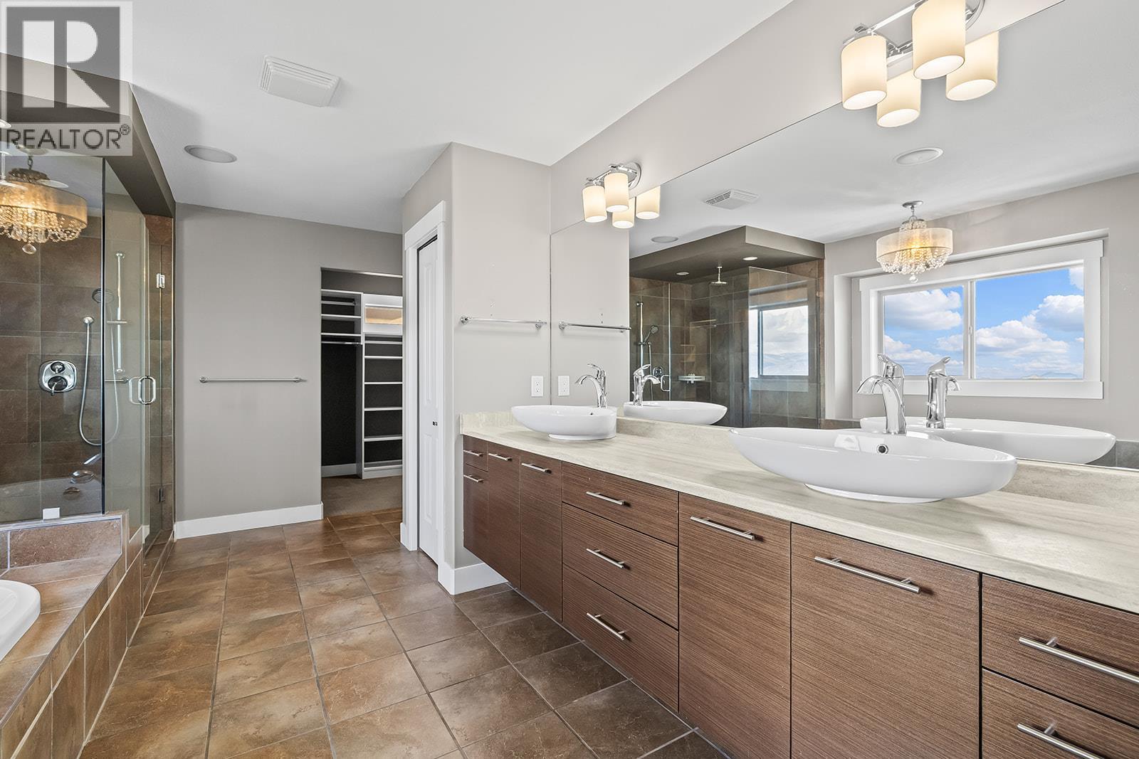 772 Kuipers Crescent, Kelowna, BC - Indoor Photo Showing Bathroom