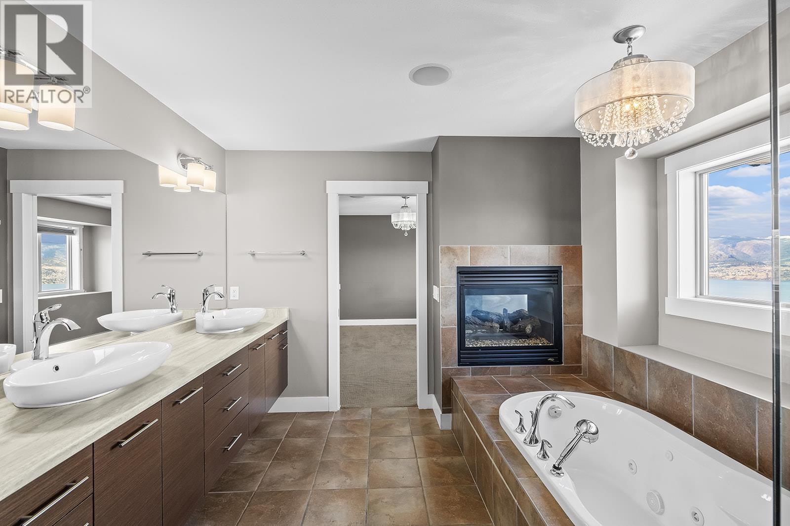 772 Kuipers Crescent, Kelowna, BC - Indoor Photo Showing Bathroom