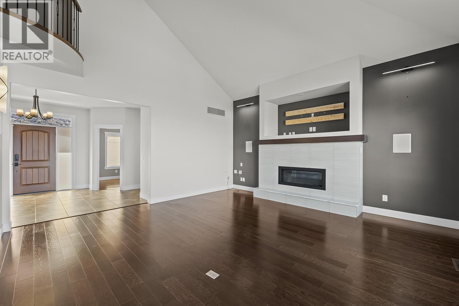 772 Kuipers Crescent, Kelowna, BC - Indoor Photo Showing Living Room With Fireplace