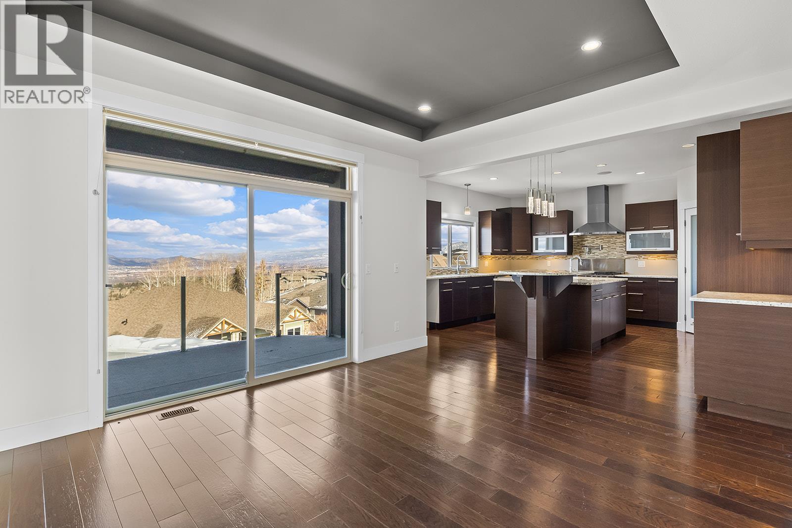 772 Kuipers Crescent, Kelowna, BC - Indoor Photo Showing Kitchen With Upgraded Kitchen