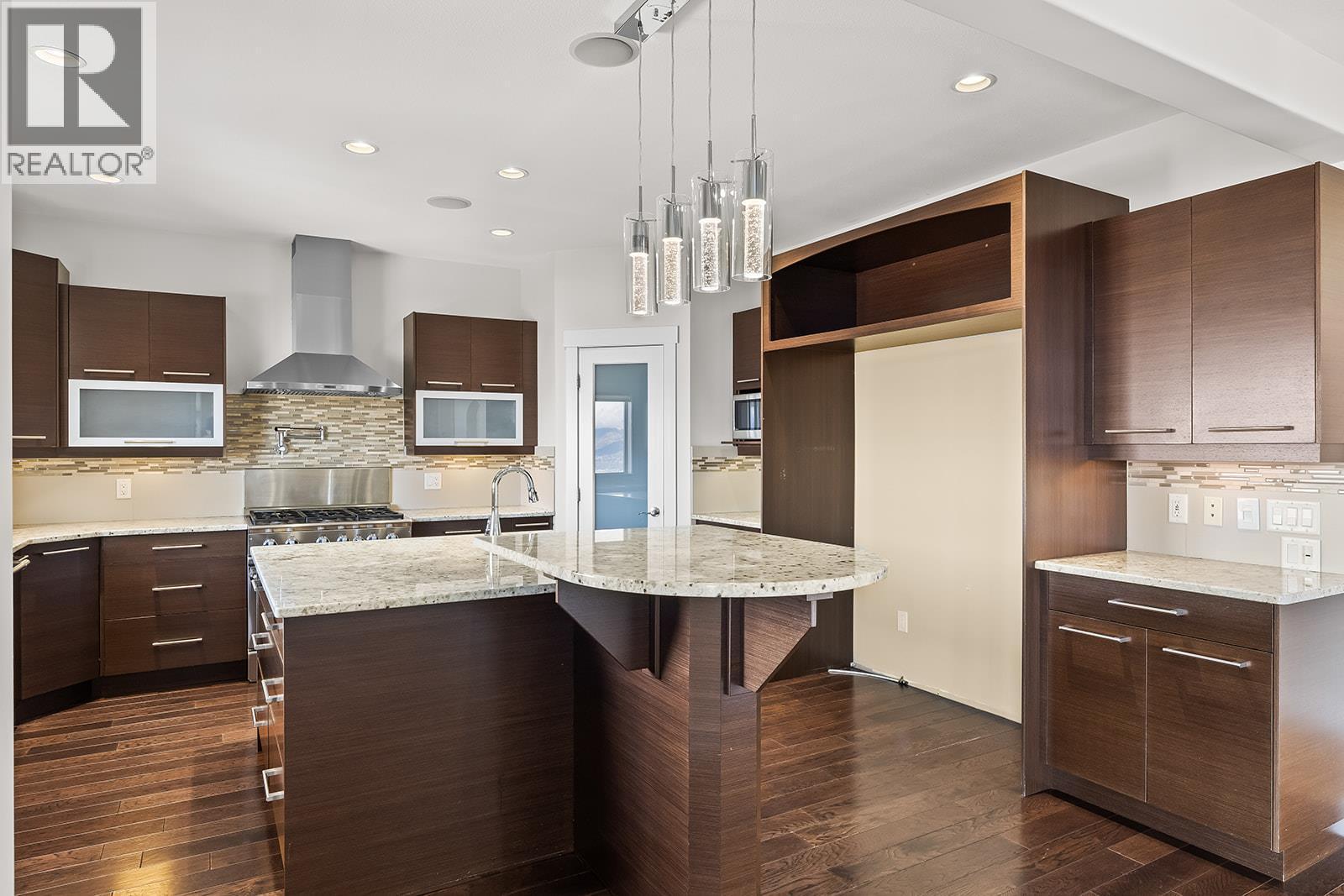 772 Kuipers Crescent, Kelowna, BC - Indoor Photo Showing Kitchen With Upgraded Kitchen