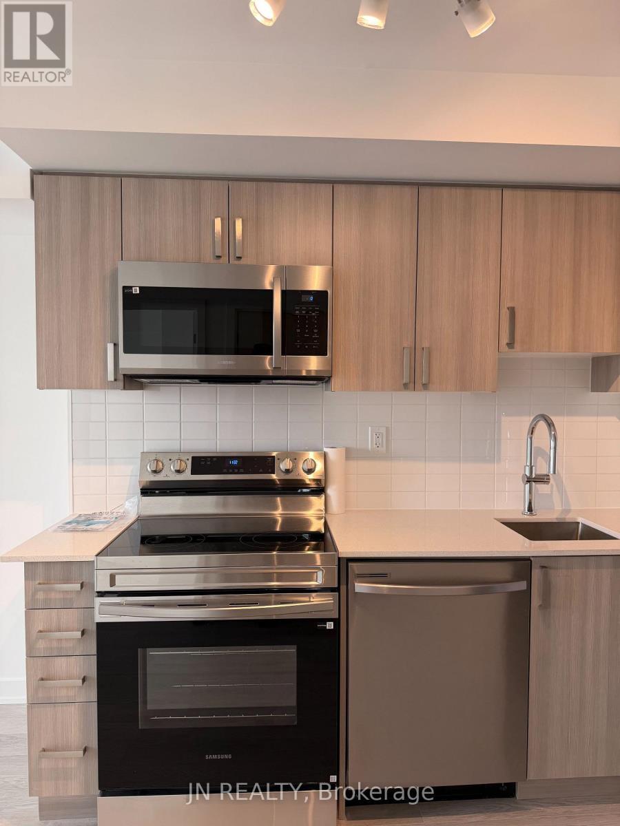 1112 - 1010 Sandy Beach Road, Pickering, ON - Indoor Photo Showing Kitchen