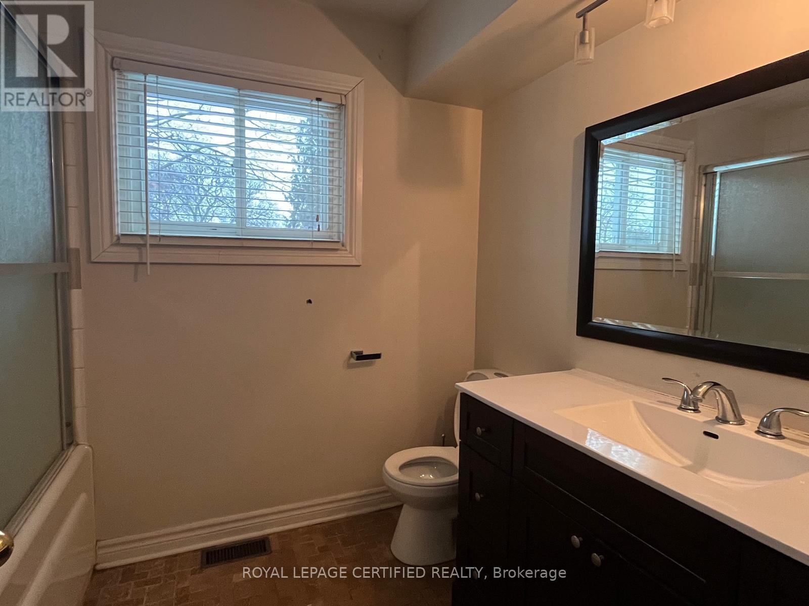 818 Garth Street, Hamilton, ON - Indoor Photo Showing Bathroom