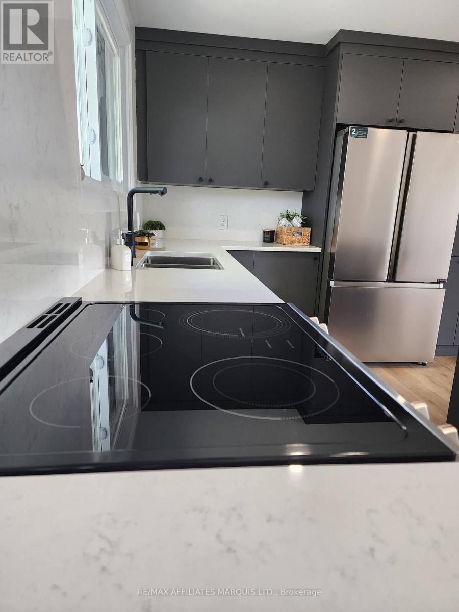 1409 Leonard Avenue, Cornwall, ON - Indoor Photo Showing Kitchen