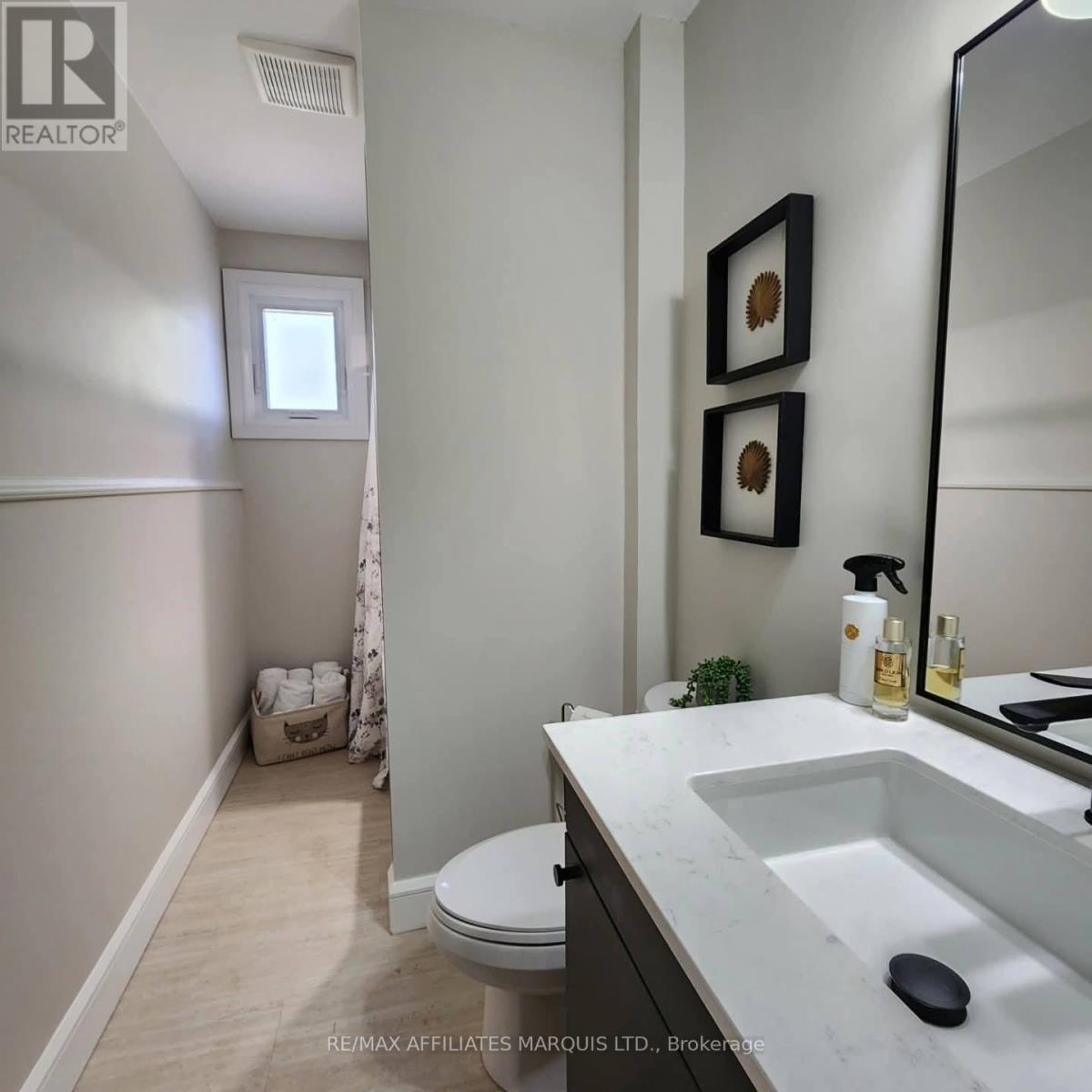 1409 Leonard Avenue, Cornwall, ON - Indoor Photo Showing Bathroom