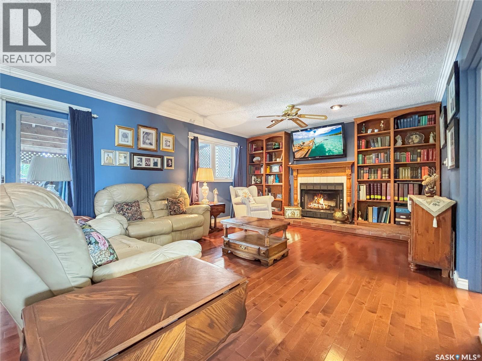 247 Stacey Crescent, Saskatoon, SK - Indoor Photo Showing Living Room With Fireplace