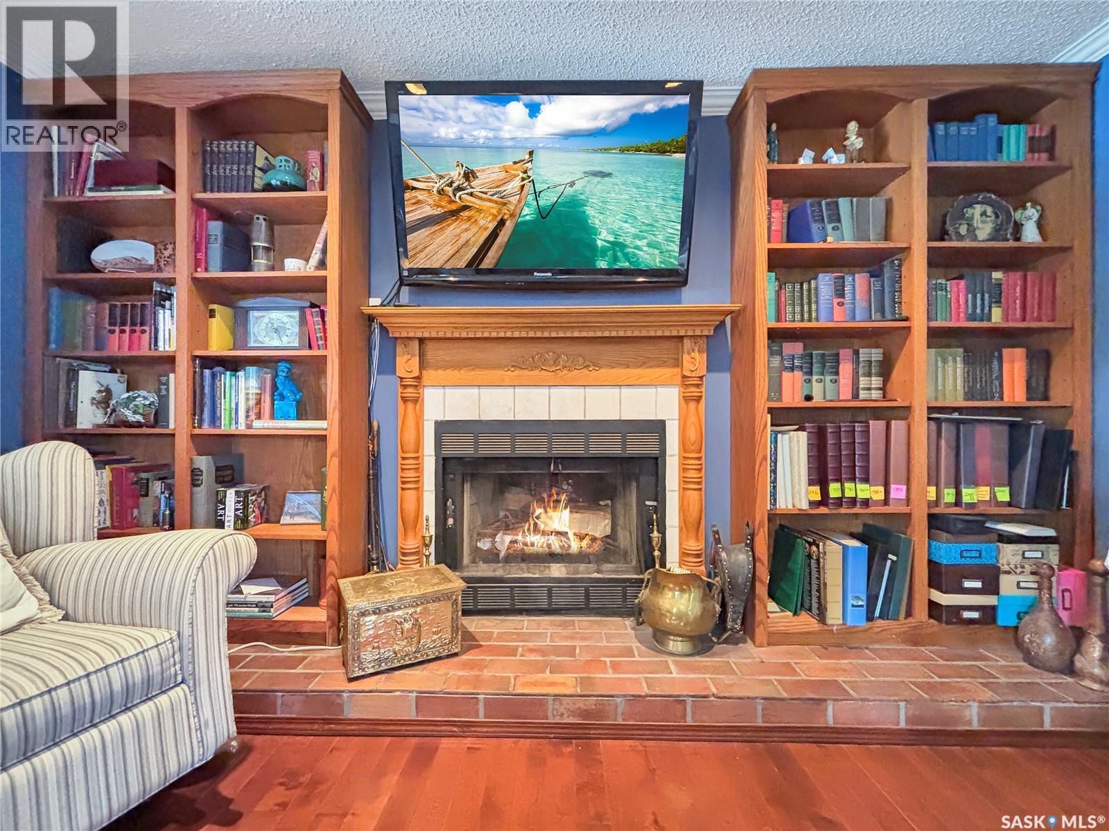 247 Stacey Crescent, Saskatoon, SK - Indoor With Fireplace