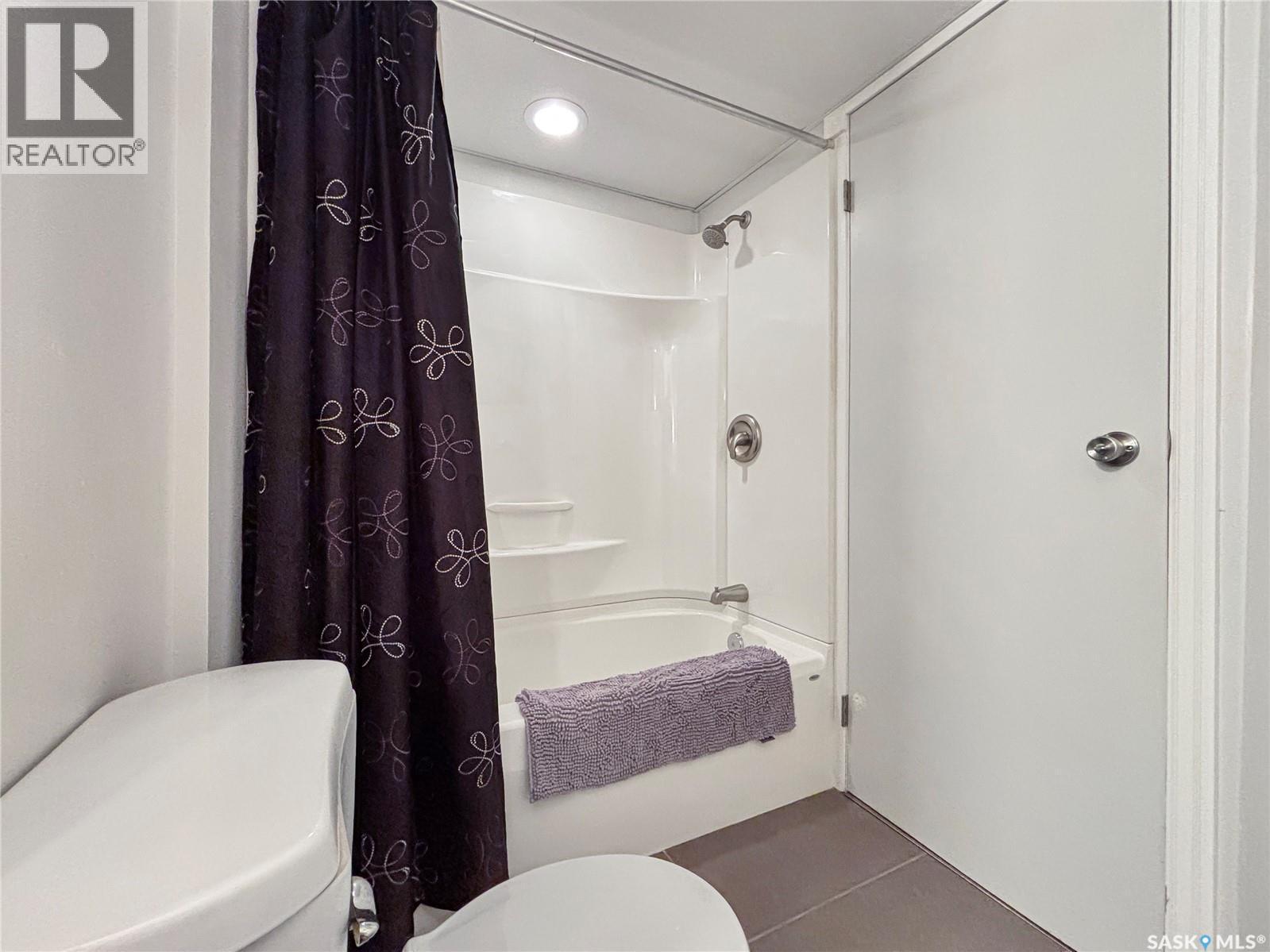 247 Stacey Crescent, Saskatoon, SK - Indoor Photo Showing Bathroom