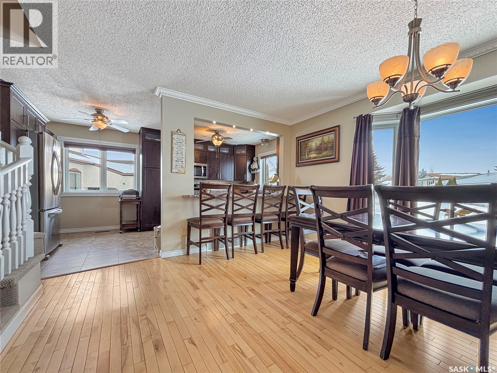 247 Stacey Crescent, Saskatoon, SK - Indoor Photo Showing Dining Room