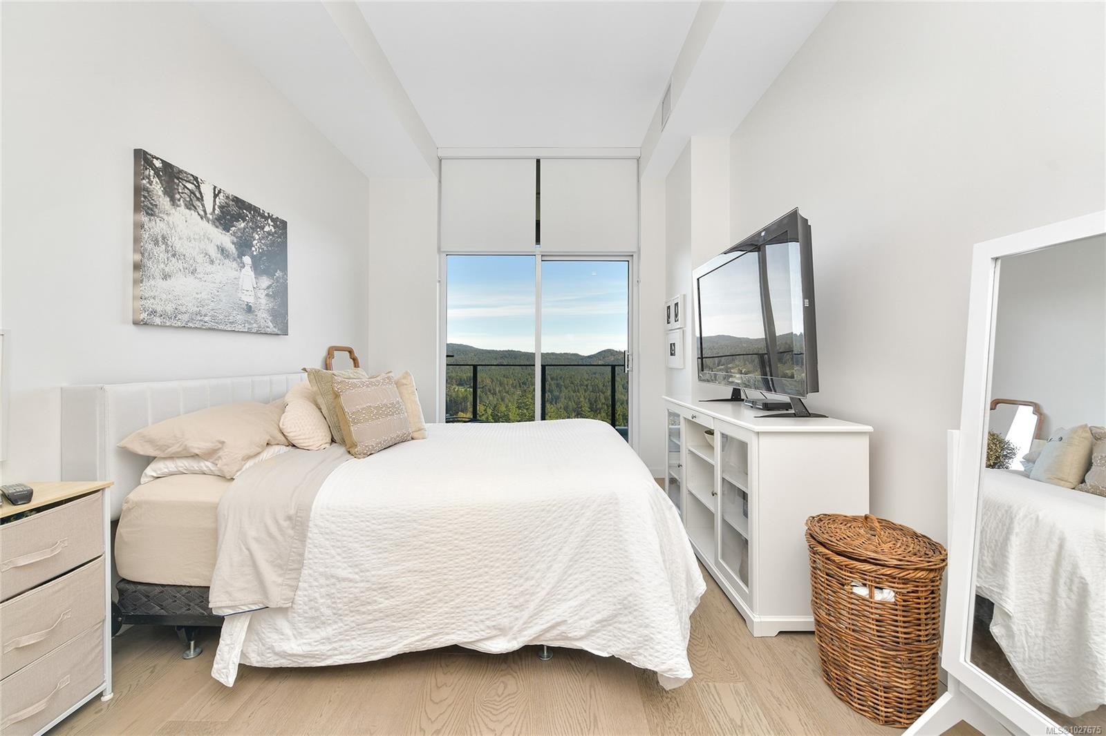 1504-2000 Hannington Rd, Langford, BC - Indoor Photo Showing Bedroom