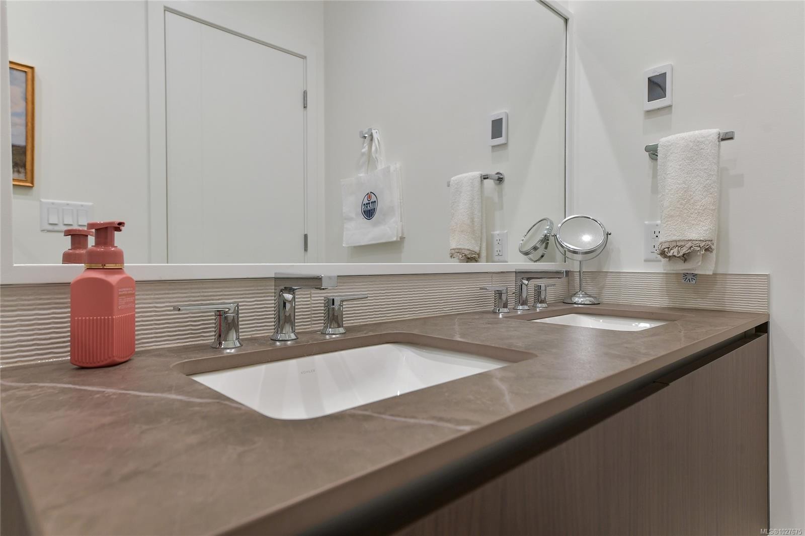 1504-2000 Hannington Rd, Langford, BC - Indoor Photo Showing Bathroom