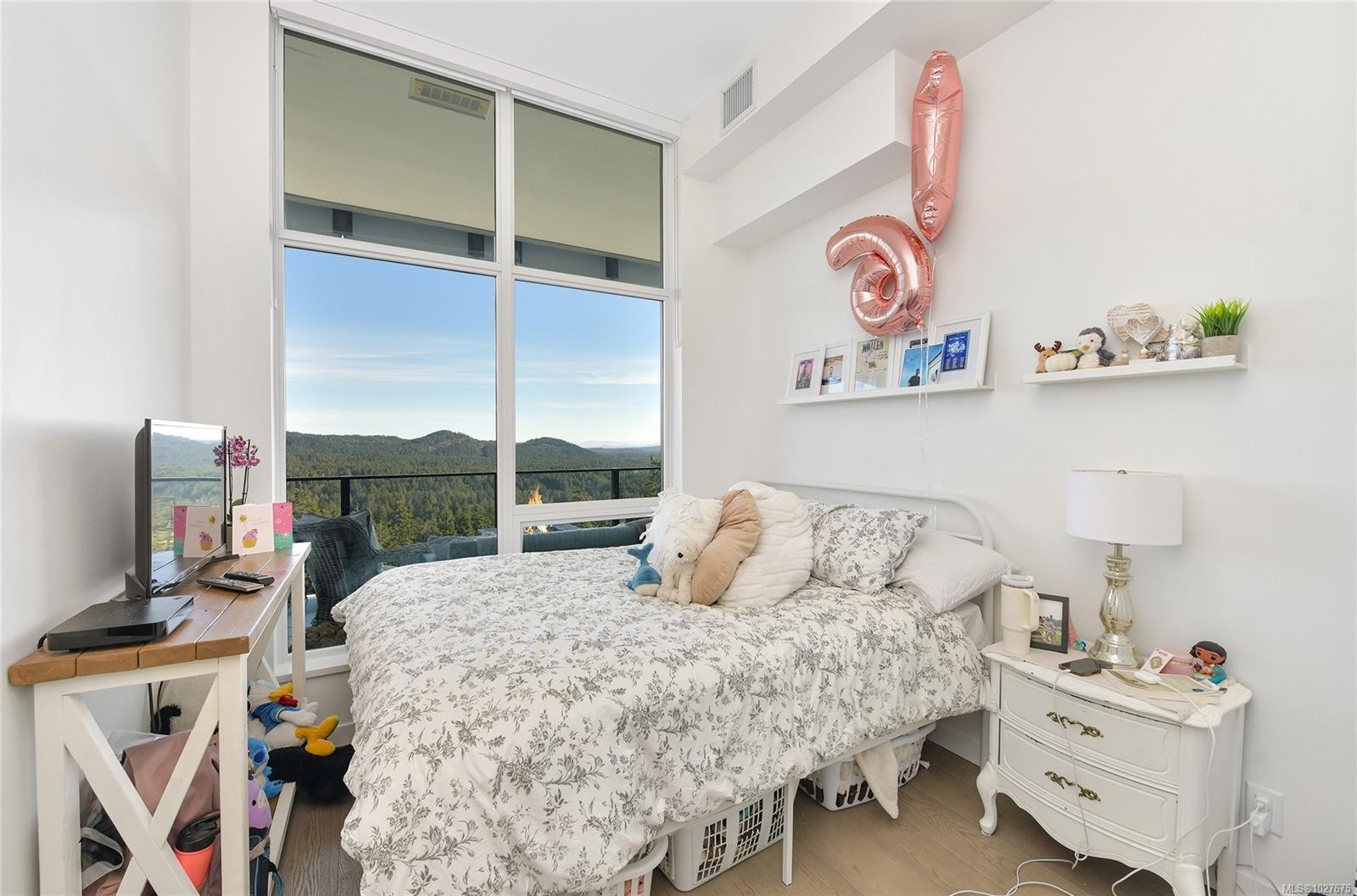 1504-2000 Hannington Rd, Langford, BC - Indoor Photo Showing Bedroom