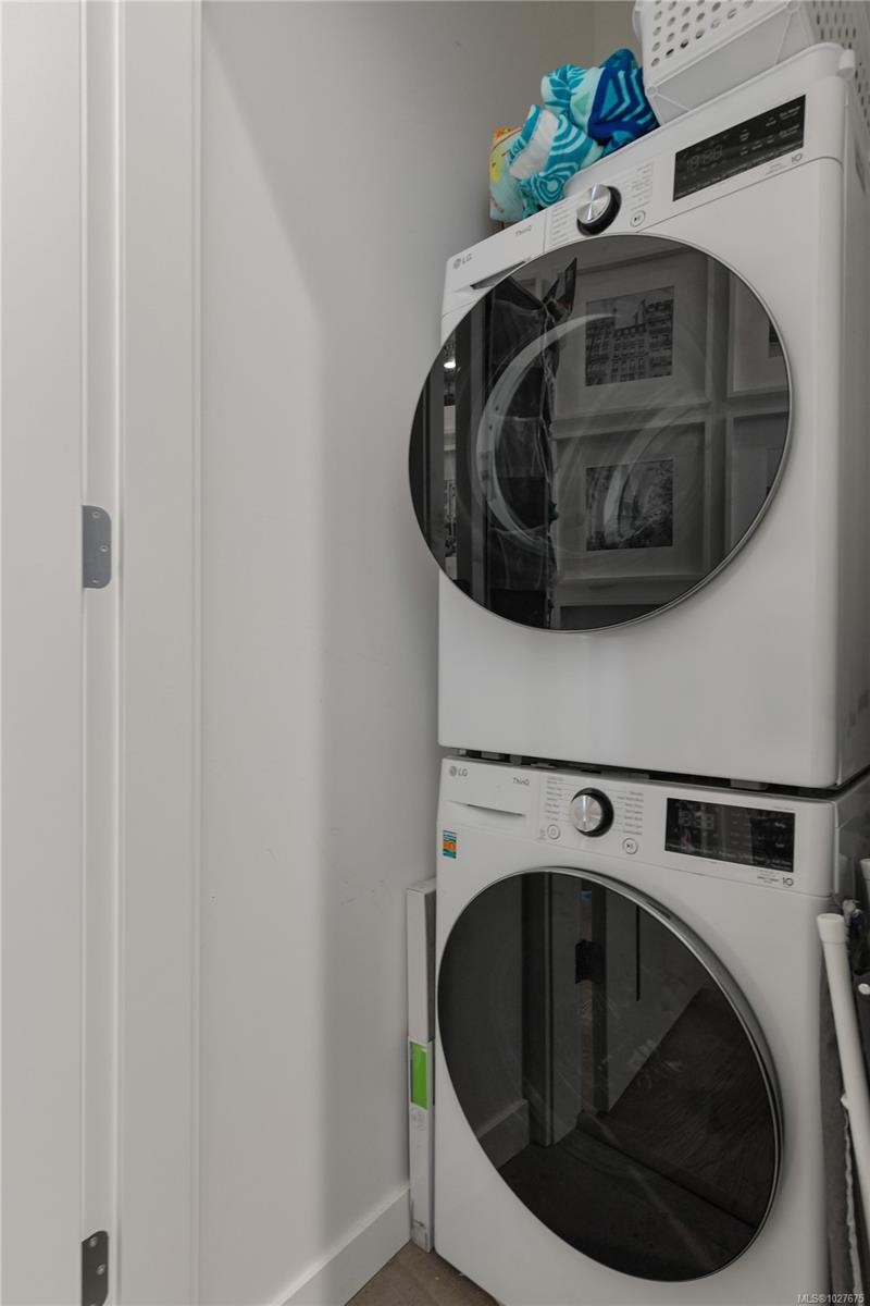 1504-2000 Hannington Rd, Langford, BC - Indoor Photo Showing Laundry Room