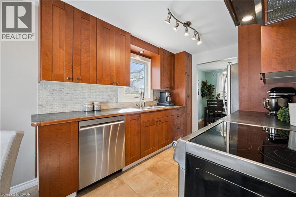 536 Westvale Drive, Waterloo, ON - Indoor Photo Showing Kitchen