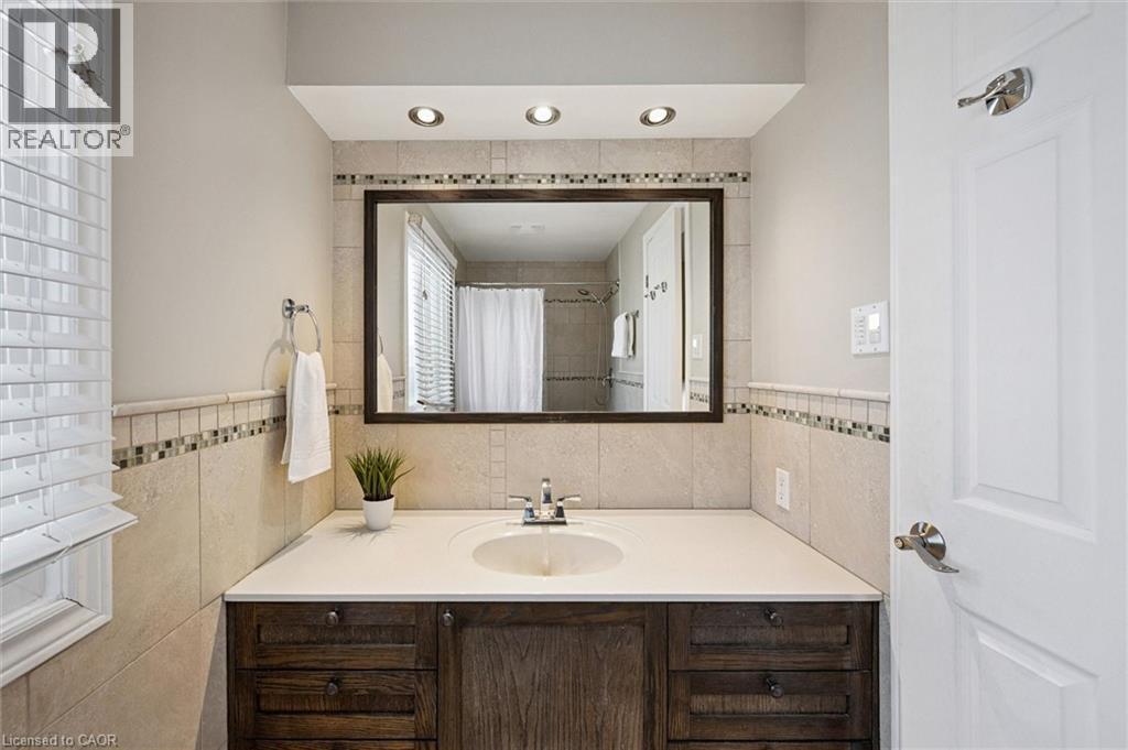 536 Westvale Drive, Waterloo, ON - Indoor Photo Showing Bathroom