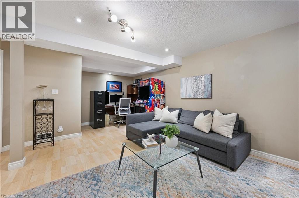 536 Westvale Drive, Waterloo, ON - Indoor Photo Showing Living Room