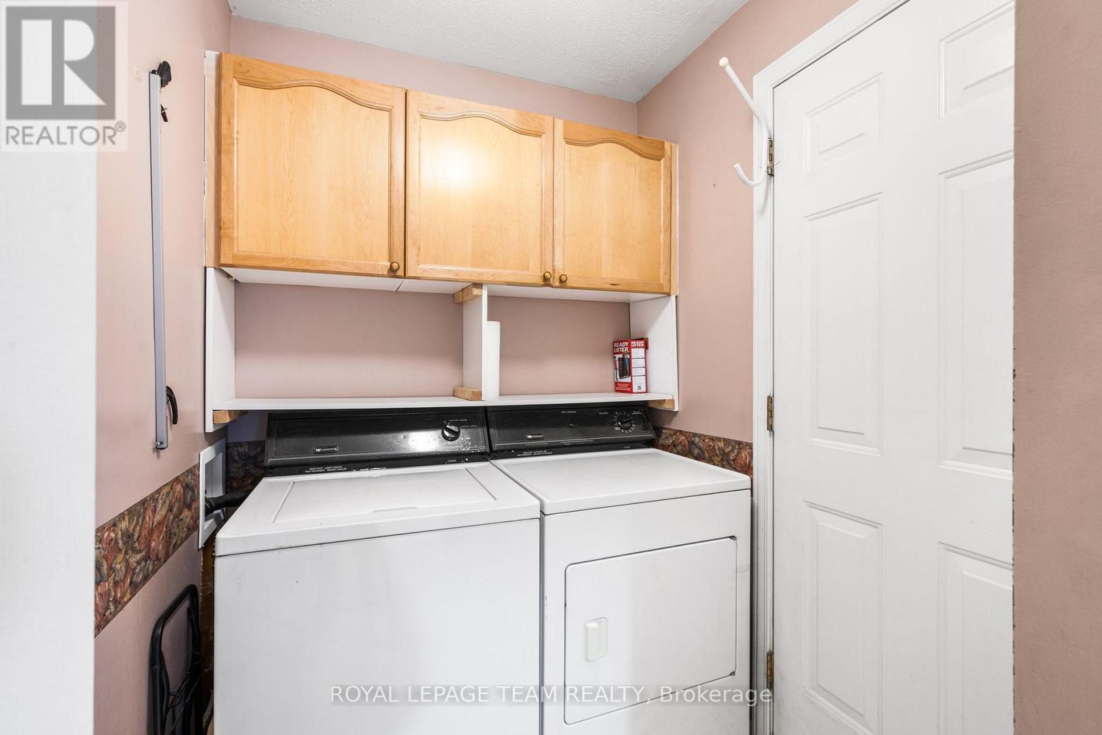10 Quinterra Court, Ottawa, ON - Indoor Photo Showing Laundry Room