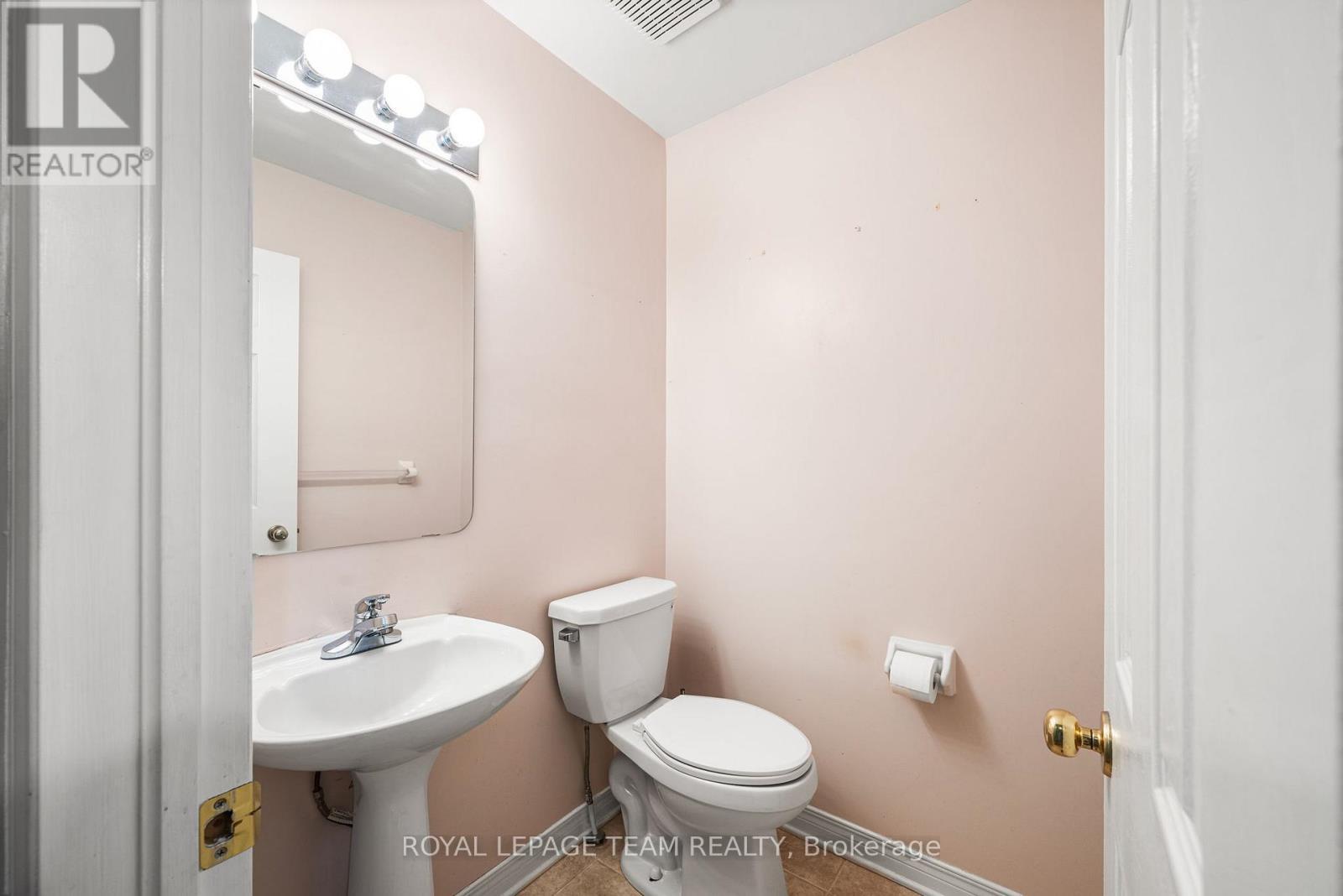 10 Quinterra Court, Ottawa, ON - Indoor Photo Showing Bathroom