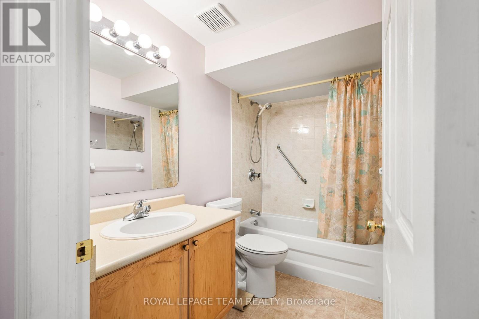 10 Quinterra Court, Ottawa, ON - Indoor Photo Showing Bathroom