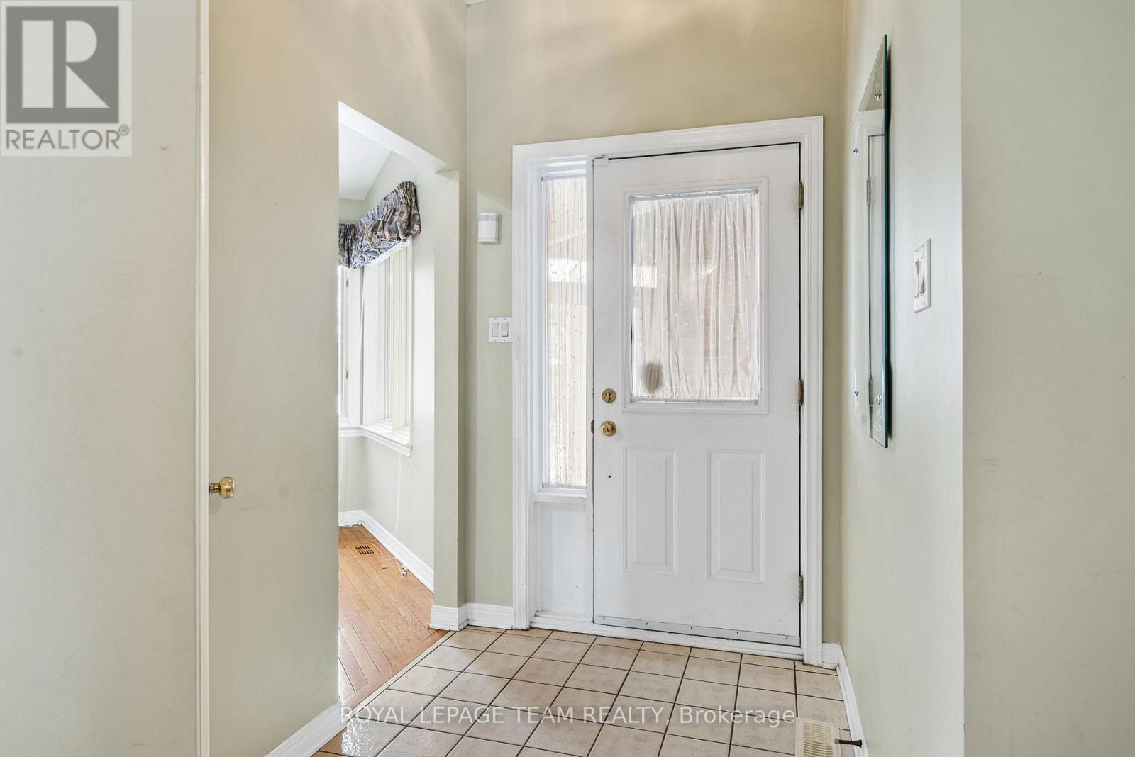 10 Quinterra Court, Ottawa, ON - Indoor Photo Showing Other Room
