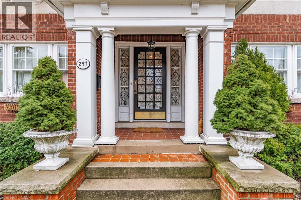 247 Macnab Street S, Hamilton, ON - Outdoor