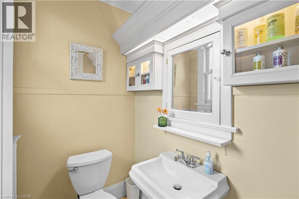 247 Macnab Street S, Hamilton, ON - Indoor Photo Showing Bathroom
