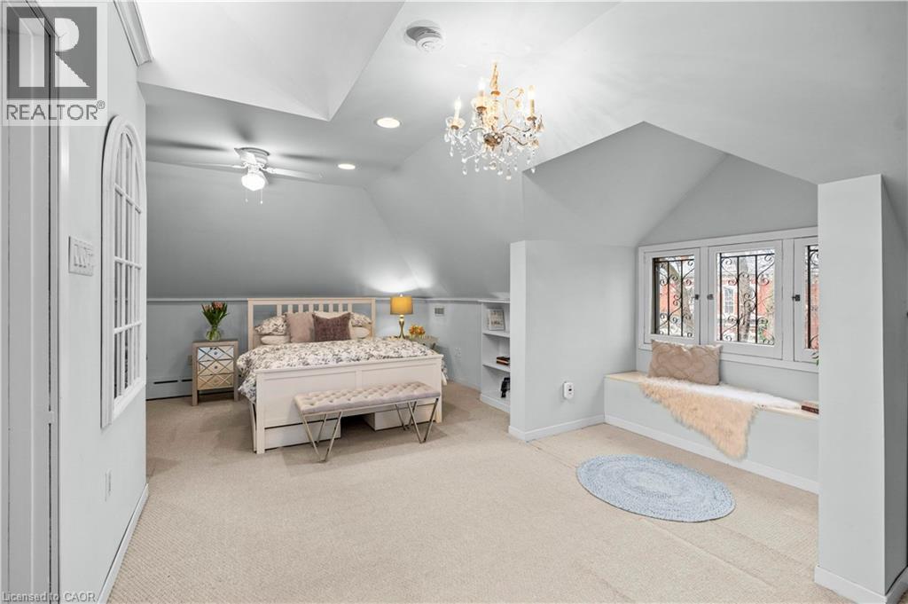 247 Macnab Street S, Hamilton, ON - Indoor Photo Showing Bedroom