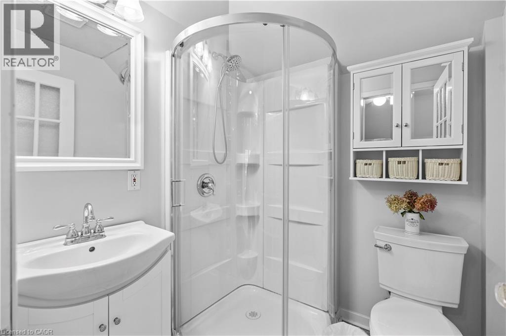 247 Macnab Street S, Hamilton, ON - Indoor Photo Showing Bathroom