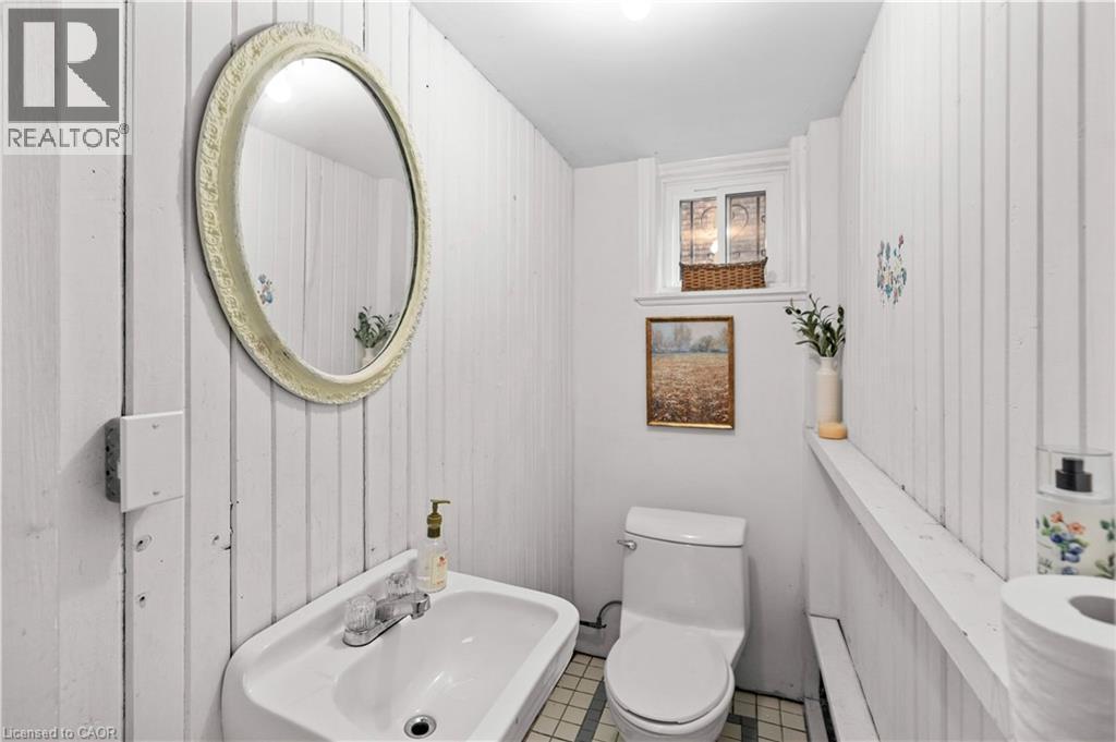 247 Macnab Street S, Hamilton, ON - Indoor Photo Showing Bathroom