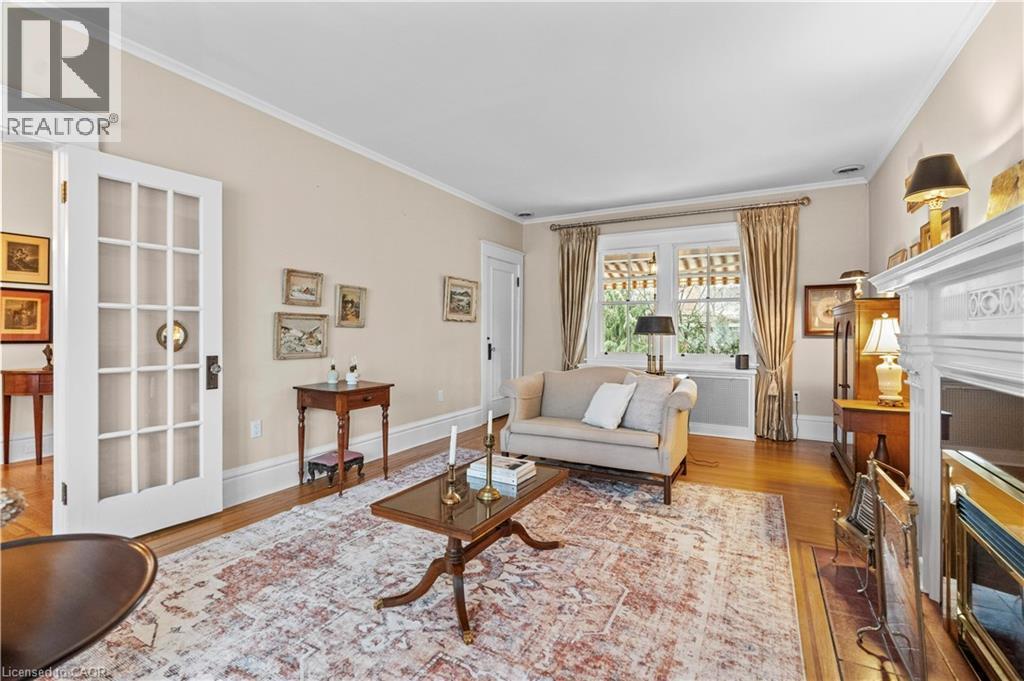 247 Macnab Street S, Hamilton, ON - Indoor Photo Showing Living Room With Fireplace