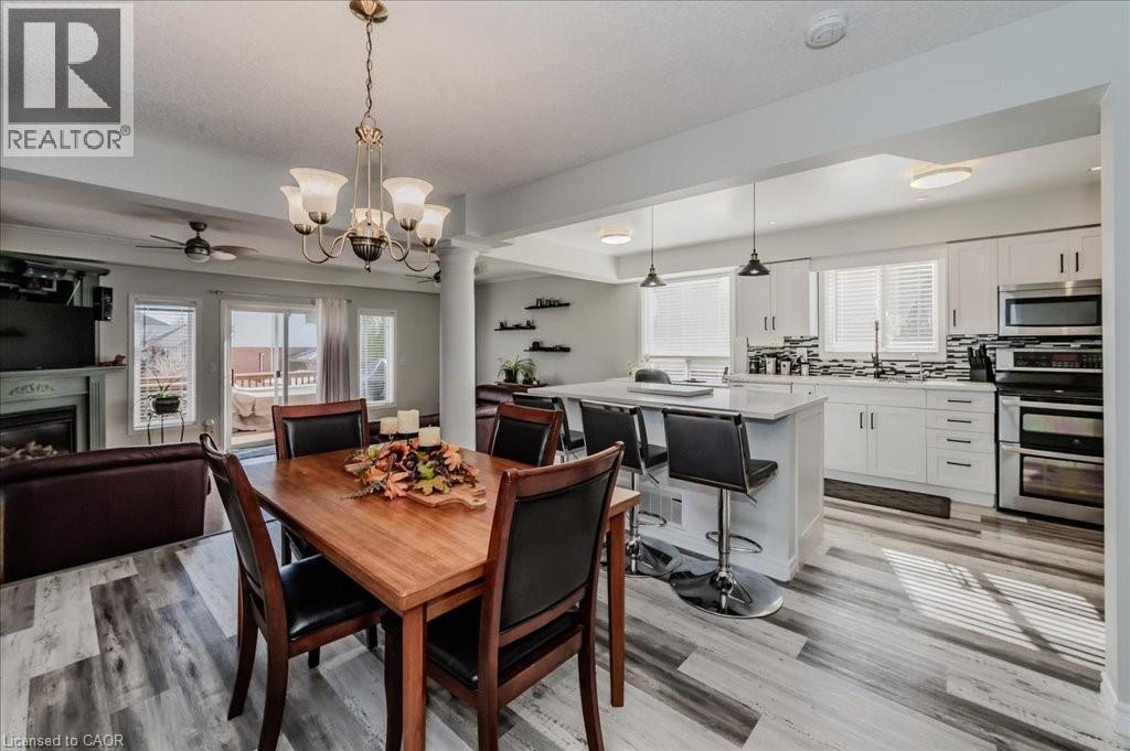 11 Acorn Way, Cambridge, ON - Indoor Photo Showing Dining Room