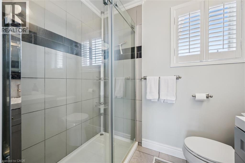 11 Acorn Way, Cambridge, ON - Indoor Photo Showing Bathroom